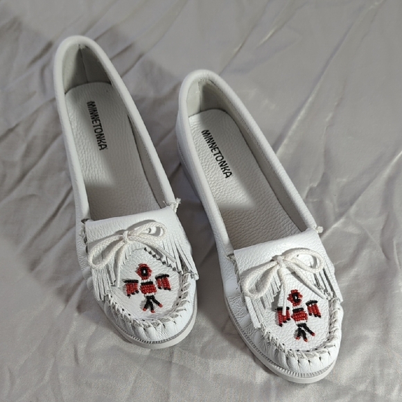 NEW Minnetonka White Moccasins with Red Accents - Picture 1 of 16